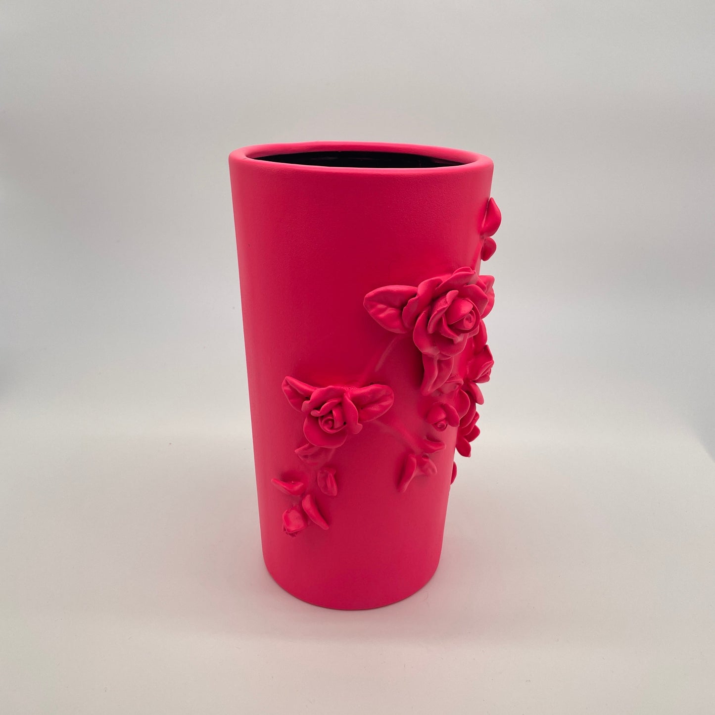 Roze vaas met bloemen